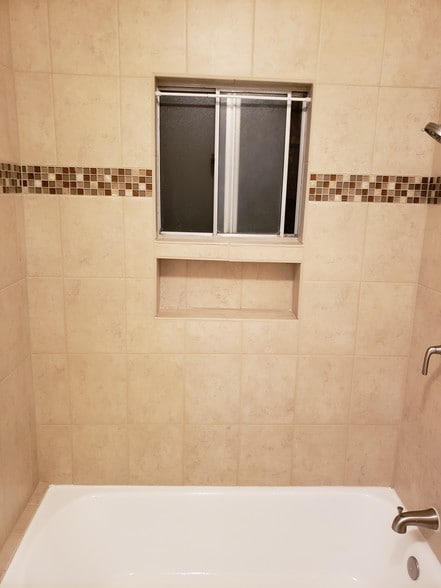 Building Photo - 305 N Palm Ave