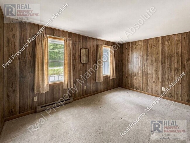 Building Photo - 324 Mammoth Rd