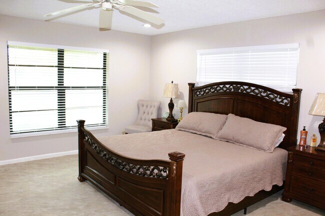 Building Photo - 4595 Laurel Tree Rd