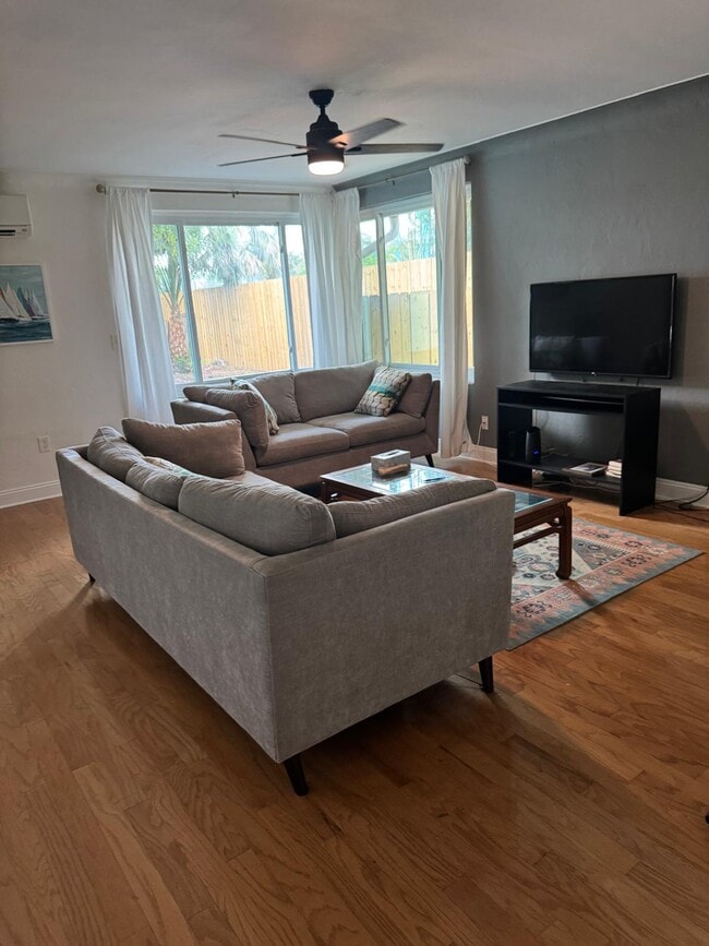 Building Photo - 521-512 12th Ave N