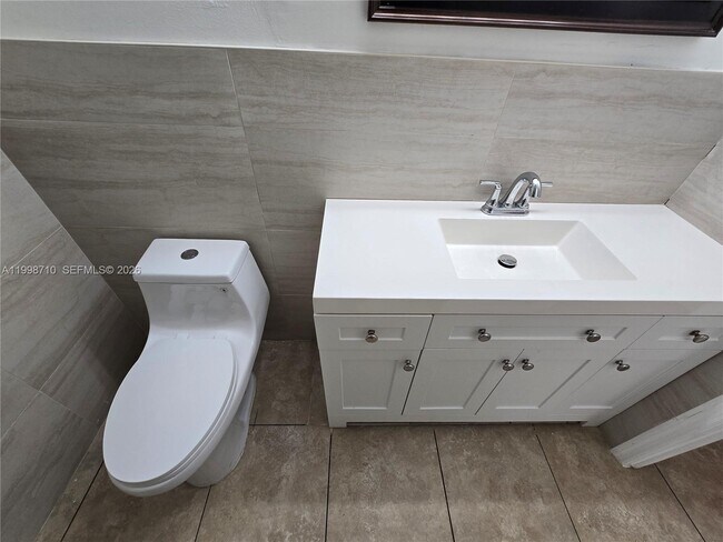 Building Photo - 812 SW 13th St