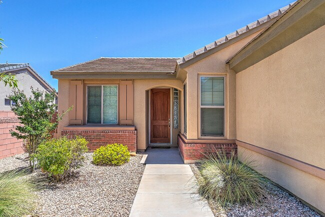 Building Photo - Beautiful Coral Canyon Home with Modern Up...