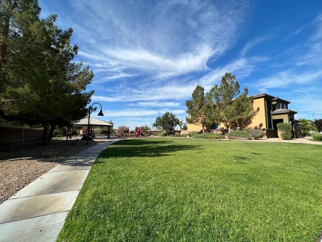 Building Photo - STUNNING 3BD/2.5BA HOME W/ TESLA SOLAR, POOL, SPA, & LOFT!!