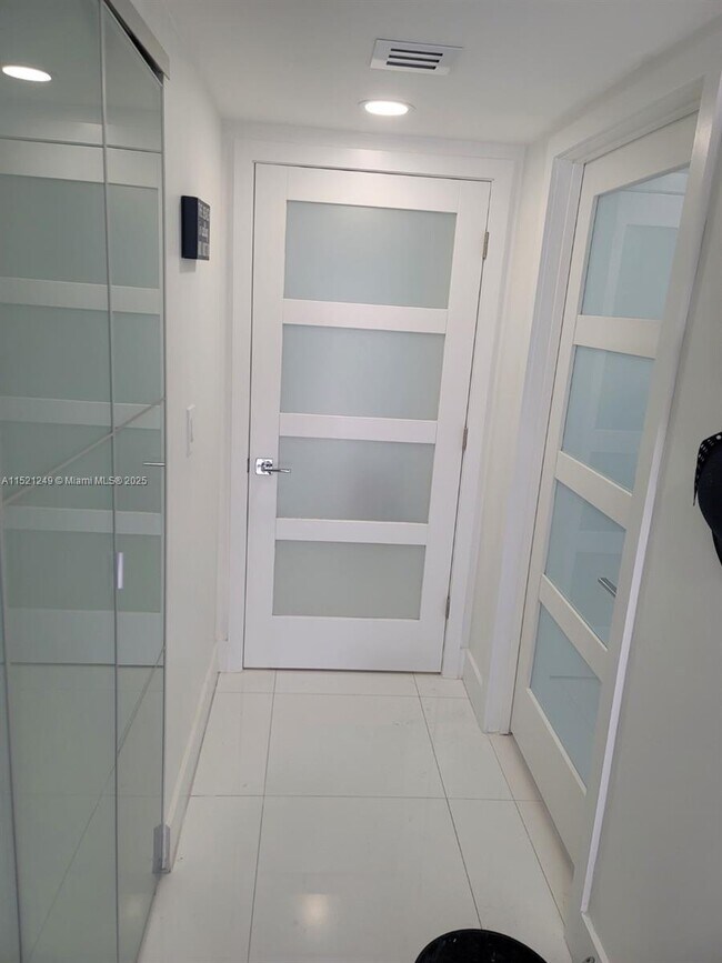 Building Photo - 16699 Collins Ave