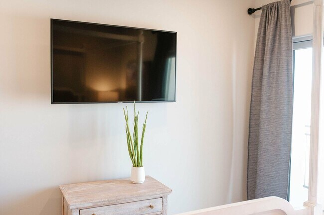 Building Photo - Short term lease options! Spacious Condo in Washington