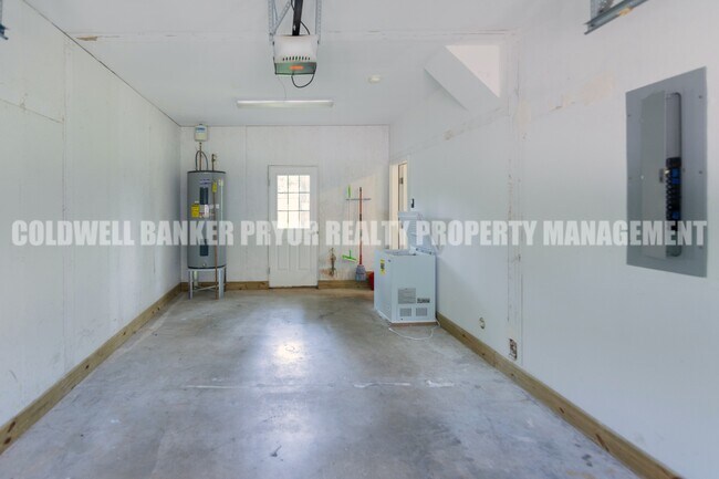 Building Photo - 1601 Bush Rd