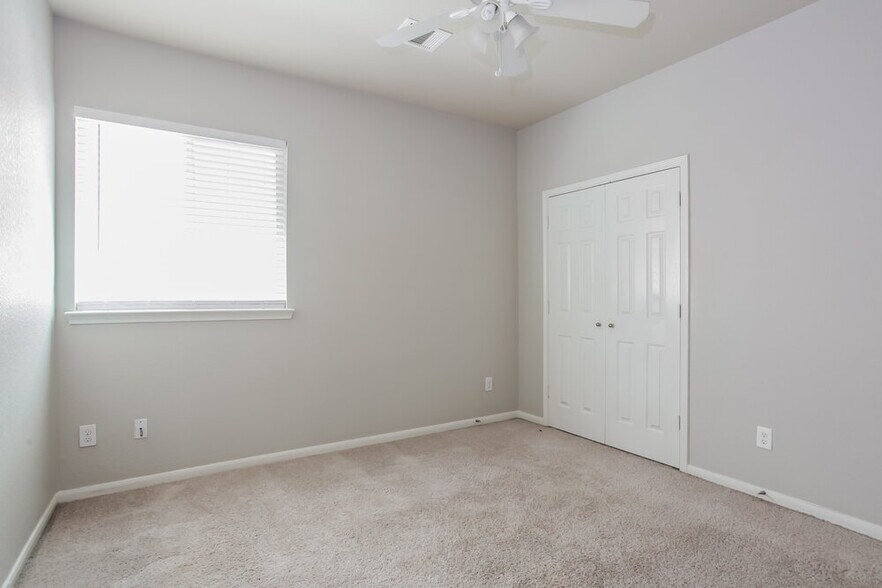 Building Photo - 15702 Flagstone Walk Way