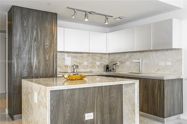 Building Photo - 3131 NE 7th Ave