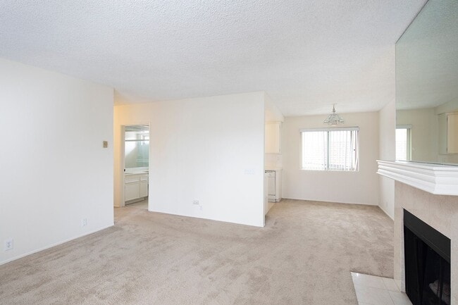 Building Photo - *OPEN HOUSE: 8/23 10-11AM* 2BR in the La J...
