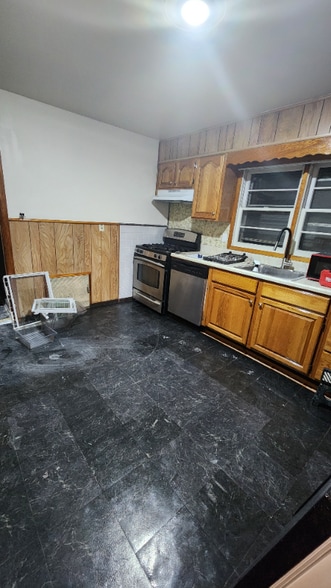 Building Photo - 90 Schuyler Ave