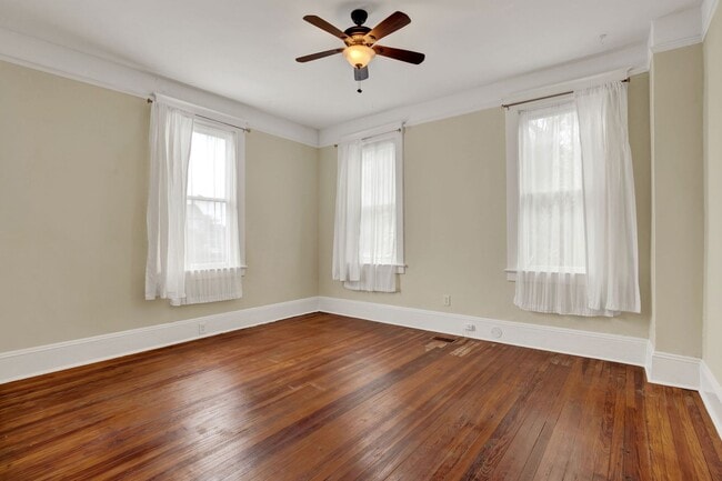 Building Photo - 25 E 33rd St