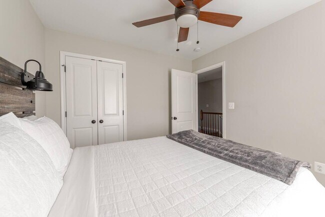 Building Photo - 301 Rollason Dr