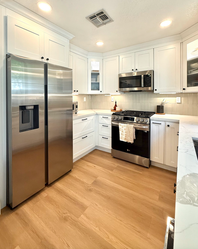 Building Photo - Beautiful Renovated Midtown Home!