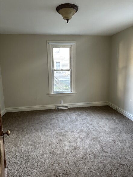 Building Photo - 151 Elm St