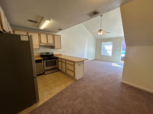 Building Photo - Sun-Filled 2/2 with Stainless Appliances & New Carpet