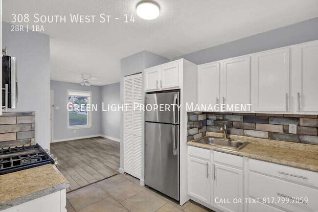 Building Photo - 308 S W St