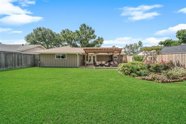 Building Photo - 2523 Droxford Dr
