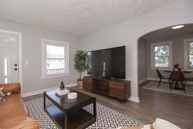 Building Photo - 3 bedroom 3 bathroom Single Family Home