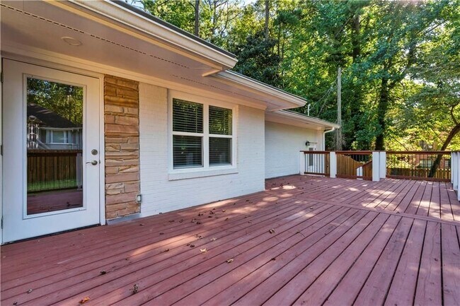 Building Photo - 1841 Gainsborough Dr