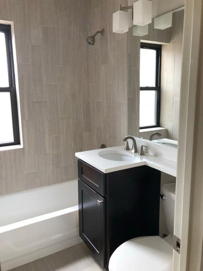 Building Photo - 0 bedroom in Chicago IL 60647