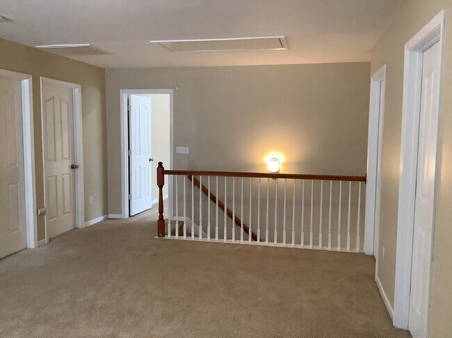 Building Photo - 11 Knoll Ridge Dr