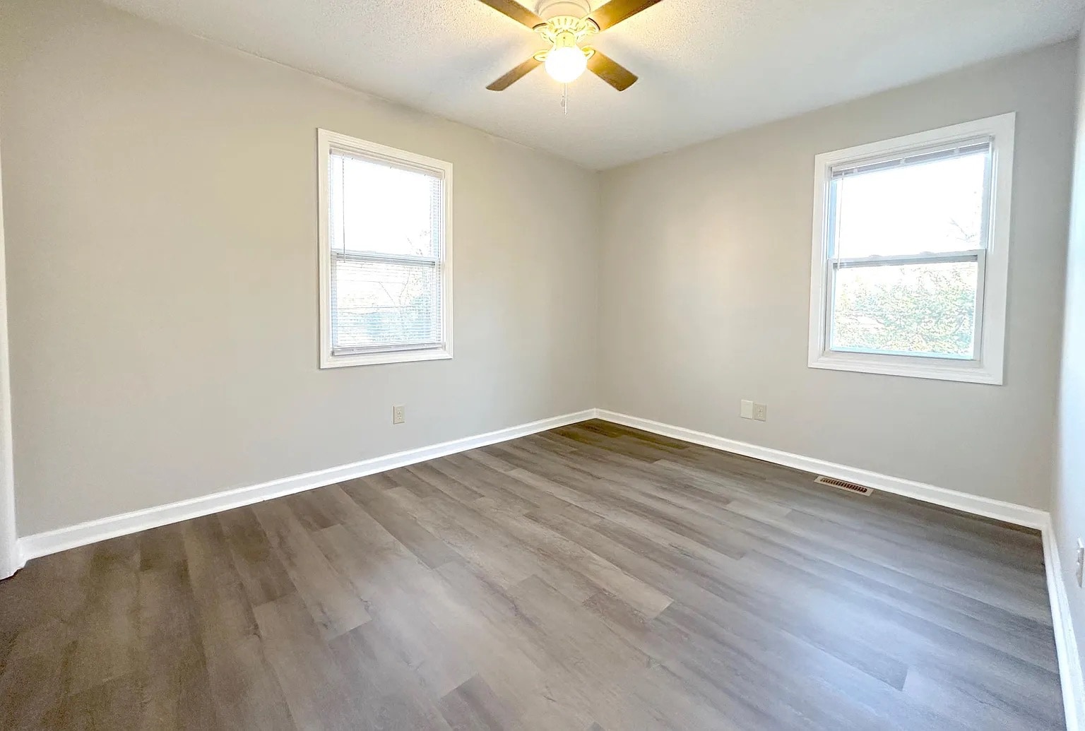 Building Photo - Room in Apartment on S Blount St