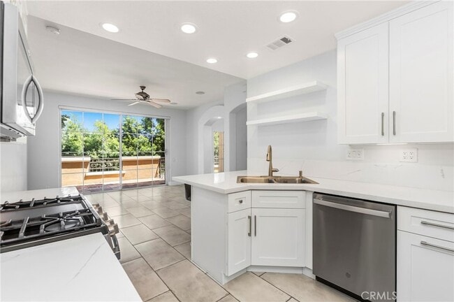 Building Photo - 10 Bravo Ln