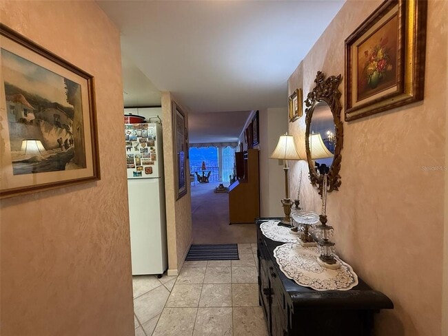 Building Photo - 7400 Sun Island Dr S