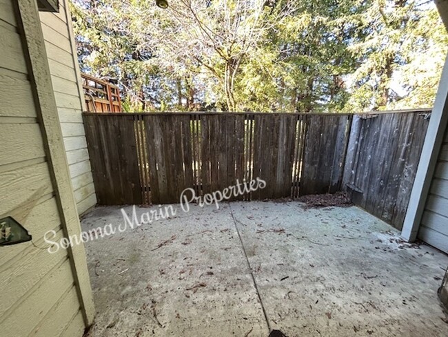 Building Photo - Updated 2-Bedroom, 1.5-Bath Townhouse in S...