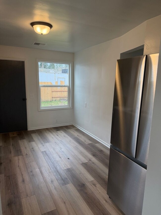 Building Photo - 260 E Sherman St