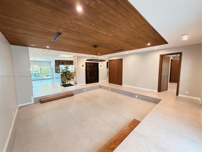 Building Photo - 3200 NE 165th St