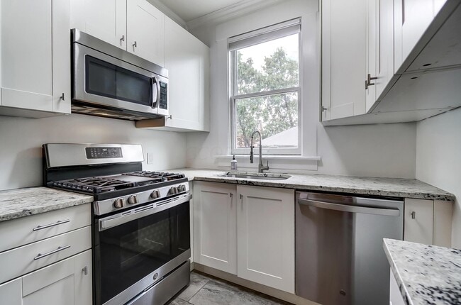 Building Photo - 19 E Deshler Ave