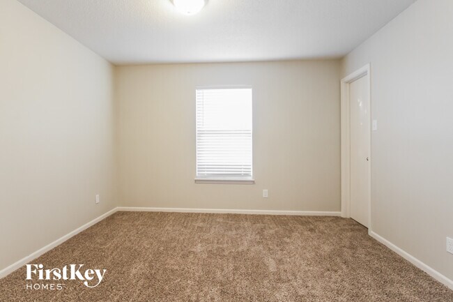 Building Photo - 2310 Amberleigh Dr