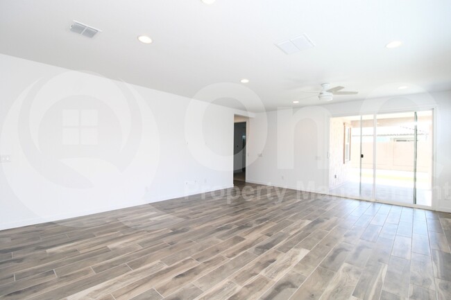Building Photo - 3303 S Piedra Cir