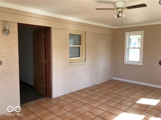 Building Photo - 624 East Fairview Drive