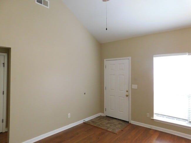 Building Photo - 2755 Southwood Ln