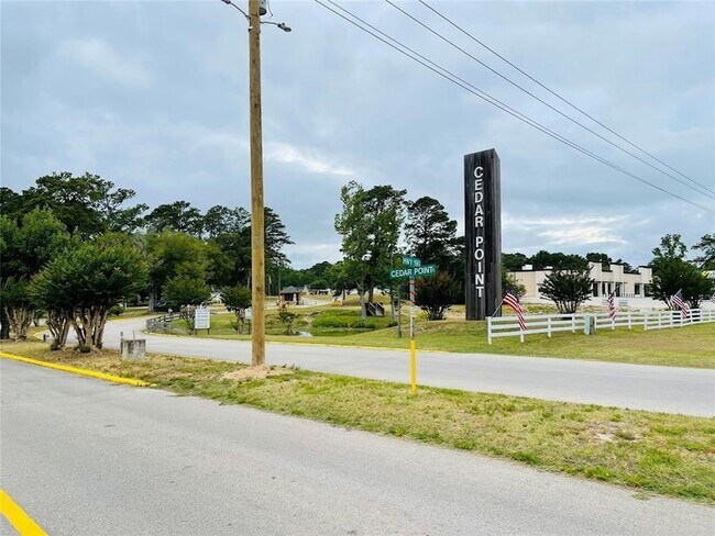 Building Photo - 203 Big Oak