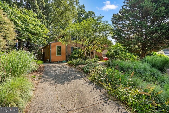 Building Photo - 9311 Woodland Dr