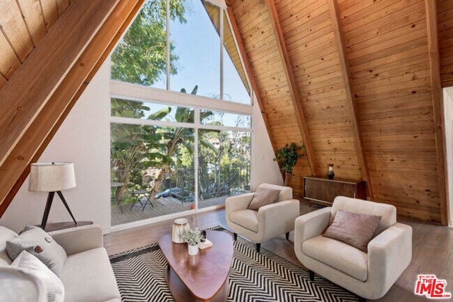 Primary Photo - 3237 Kelton Ave