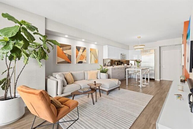 Building Photo - 1300 Brickell Bay Dr