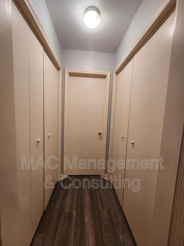 Building Photo - 919 Nottingham Dr