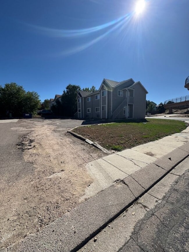 Building Photo - 1059 Mazatlan Cir