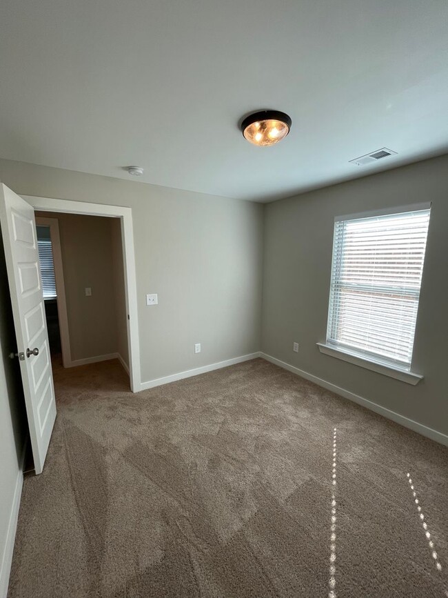 Building Photo - Home for Rent in Calera, AL!!! Available to View with 48 Hour Notice!!!