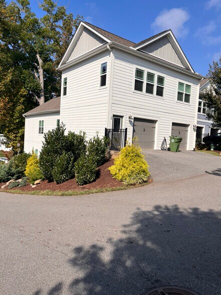 Building Photo - 32 Plant Pl