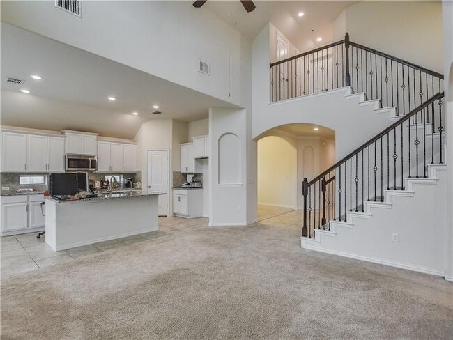 Building Photo - 500 Cardenas Ln