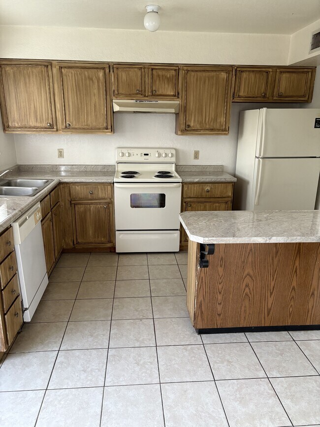 Building Photo - 433 Avenida Garza