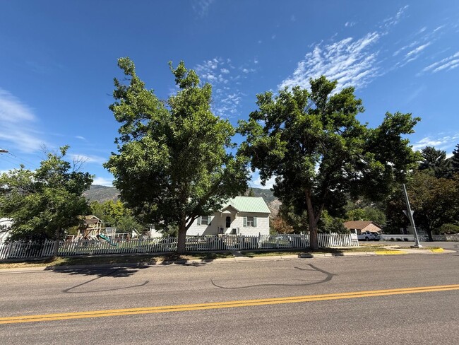 Building Photo - 515 11th St