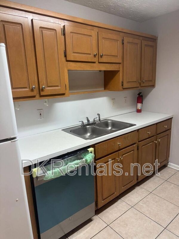 Building Photo - 330 Herndon Way