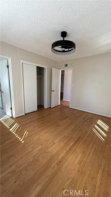 Building Photo - 927 Latchford Ave