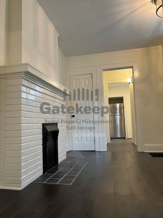 Building Photo - 1565 Walker Ave